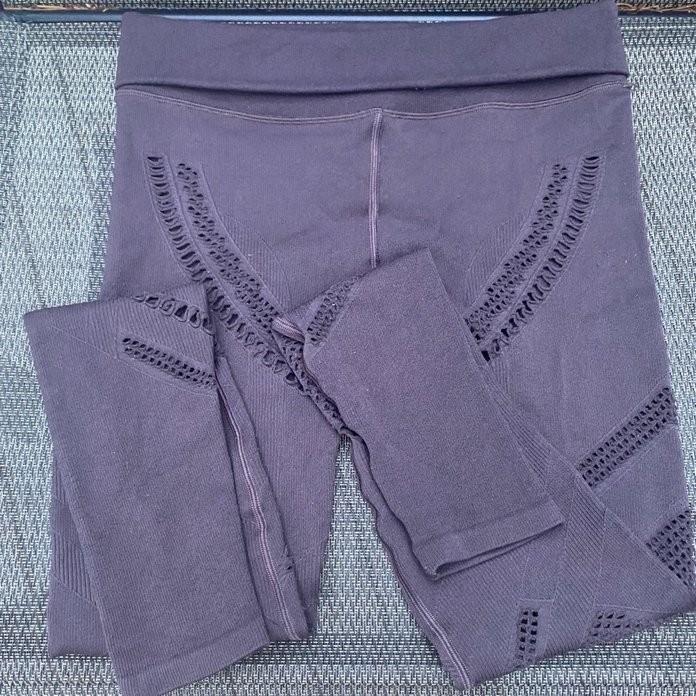 Pre owned Alo high wasted distressed leggings